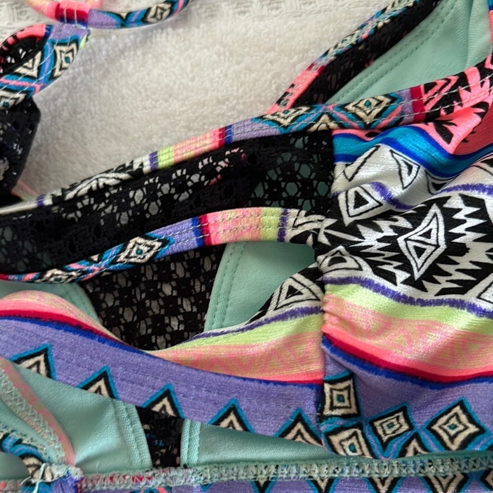 OP Multicolor Geometric Strappy Top - Picture 5 of 7